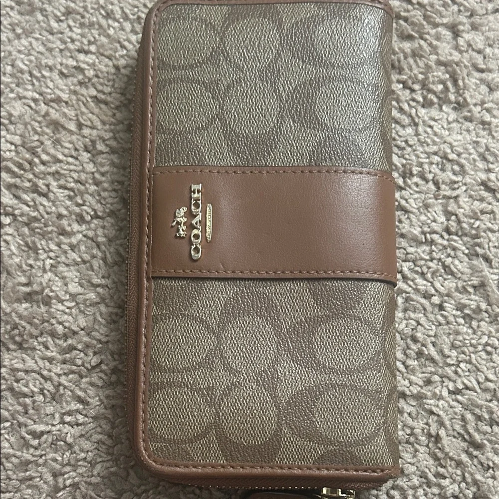 Coach Signature Brown and Tan Zip Wallet - Picture 7 of 8